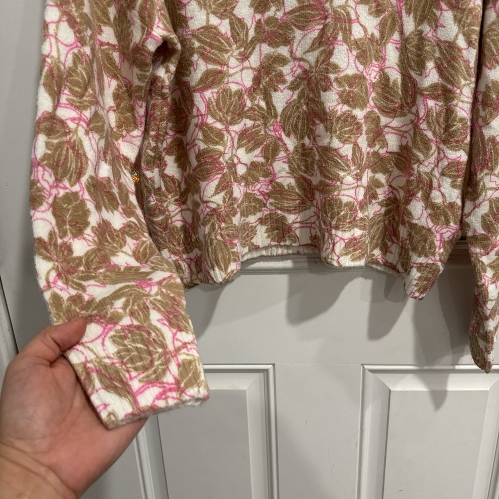 CeCe Women  Medium V-Neck Sweater Soft Knit Beige Pink Leaf Pattern Pullover NWT - Picture 7 of 12